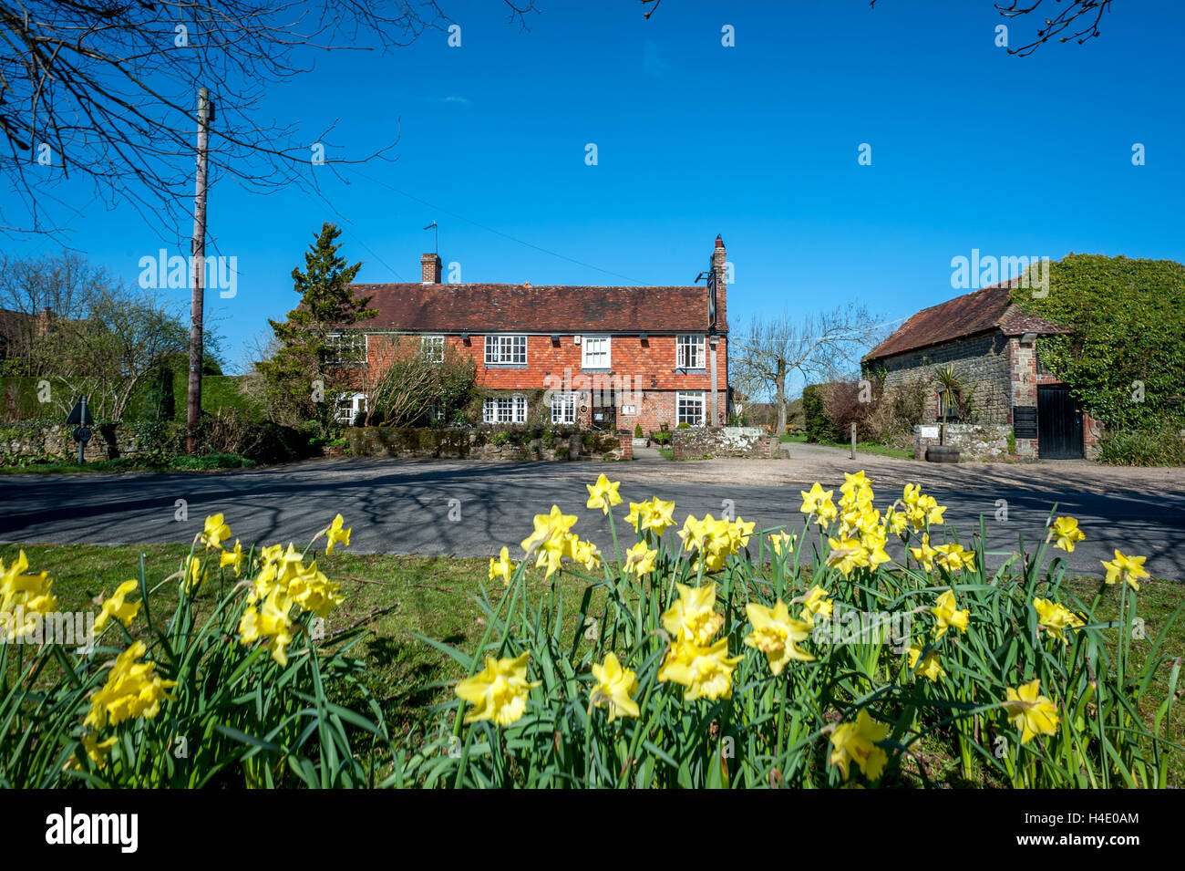 Das Dorf Kirdford in Sussex: The Half Moon Pub Stockfoto