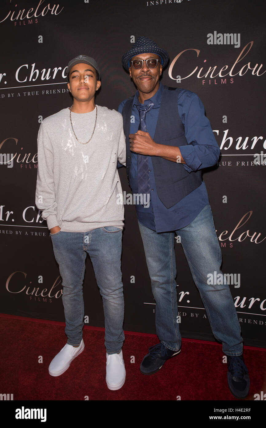 Arsenio Hall mit Arsenio Jr kommen in der Premiere von Mr Kirche am Arclight Theater in Hollywood an 6. September 2016 in Hollywood, Kalifornien. Stockfoto