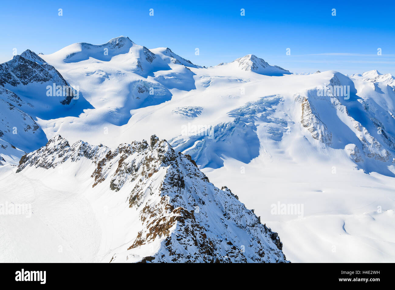 Berge, bedeckt mit Schnee im Skigebiet Pitztal, Österreichische Alpen Stockfoto