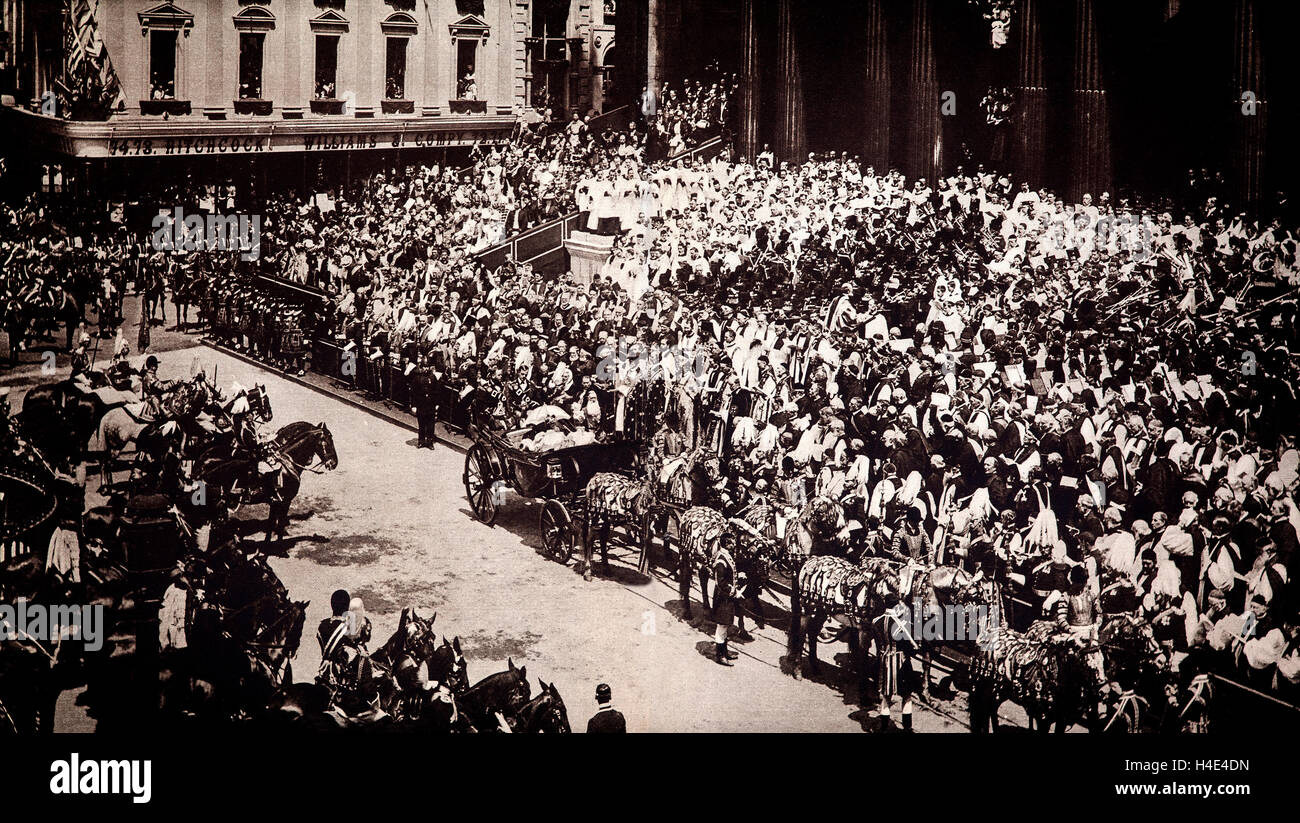 Königin Victoria's1897 Diamant-Jubiläum feiern mit der Königin auf ihrem Weg vom Buckingham Palace, St. Pauls Cathedral, London, England. Stockfoto Königin Victoria's1897 Diamant-Jubiläum feiern mit der Königin auf ihrem Weg vom Buckingham Palace, St. Pauls Cathedral, London, England. Stockfoto
