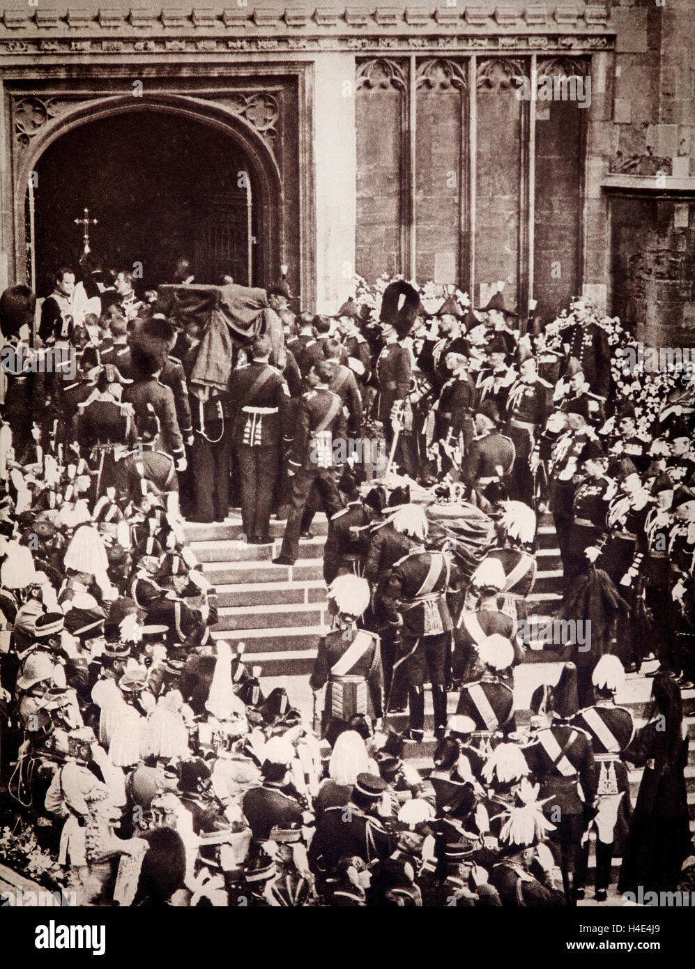 Der Sarg von König Edward VII erfolgt am 20. Mai 1910 in St. George Chapel in Windsor Castle. Stockfoto