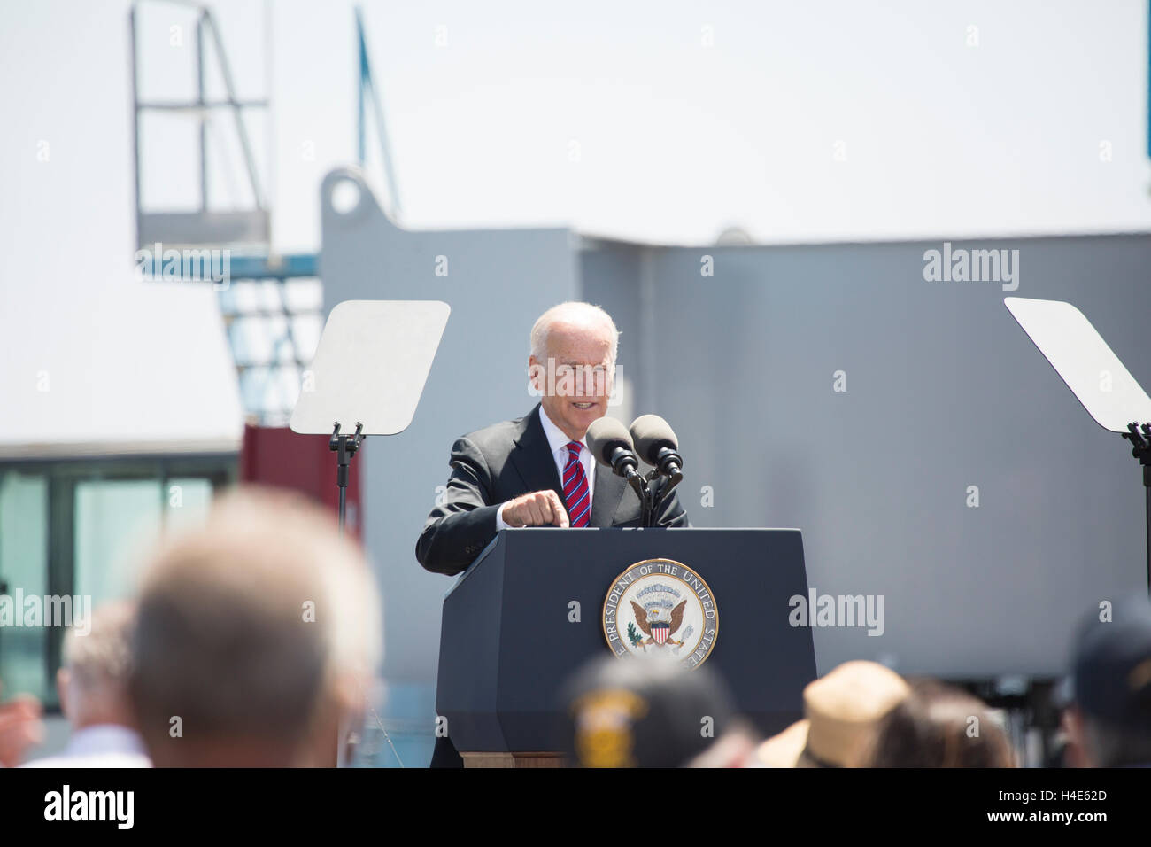 Vize-Präsident Joe Biden spricht über die Durchsetzung der Handel im Hafen von San Digeo, CA Unfided Stockfoto