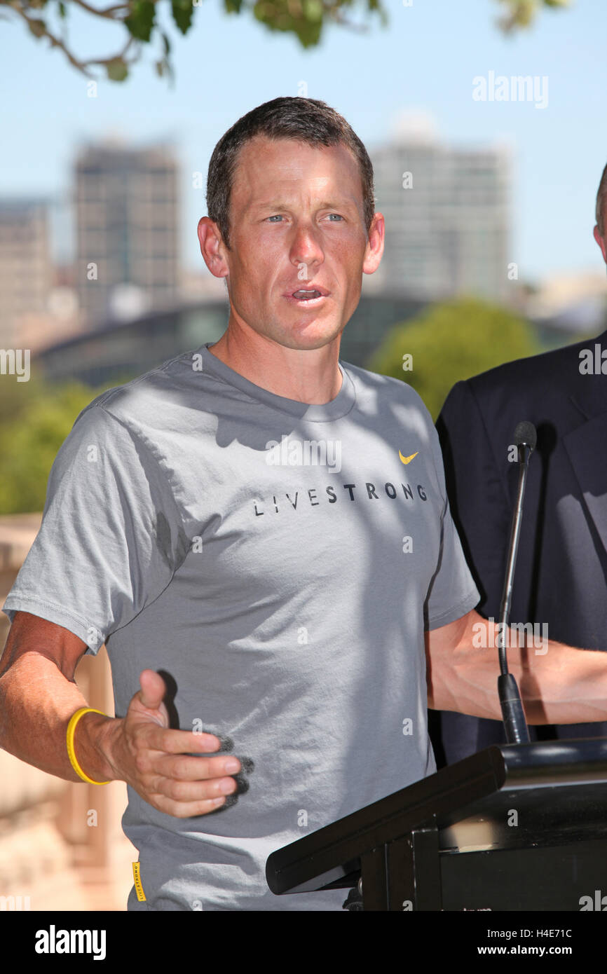 Lance Armstrong auf einer Pressekonferenz in Adelaide Australien vor seiner Rückkehr auf das Rennen im Jahr 2009. Stockfoto