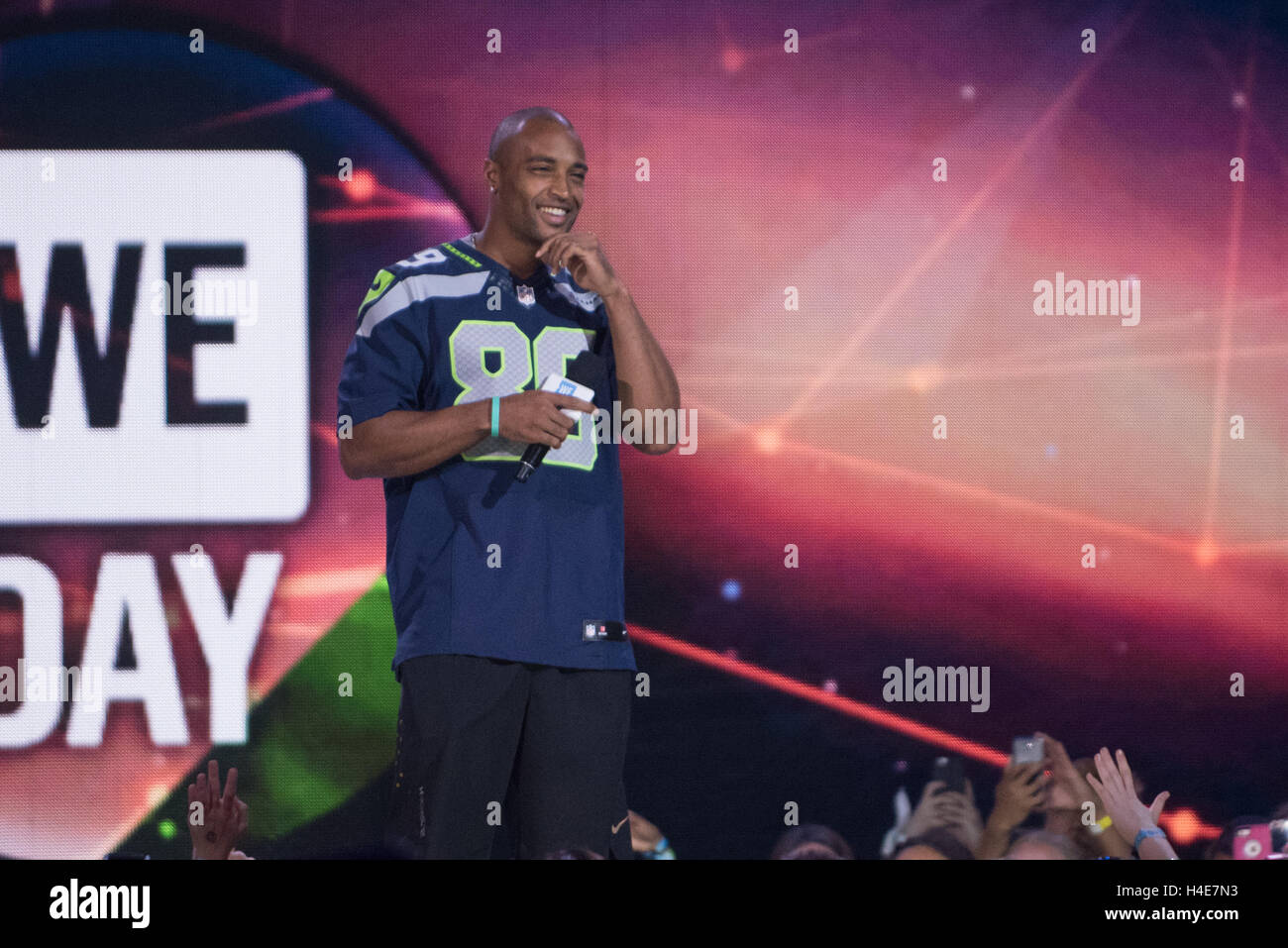 Doug Baldwin, Wide Receiver der Seattle Seahaws befasst sich mit die Masse am WE Tag Seattle in Key Arena Stockfoto