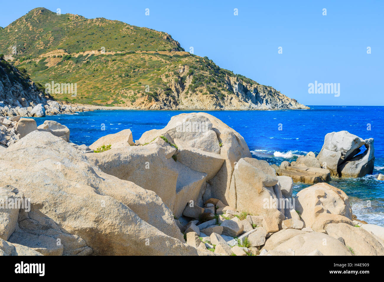 Felsen auf Sardiniens Insel an der Punta Molentis Bay, Italien Stockfoto