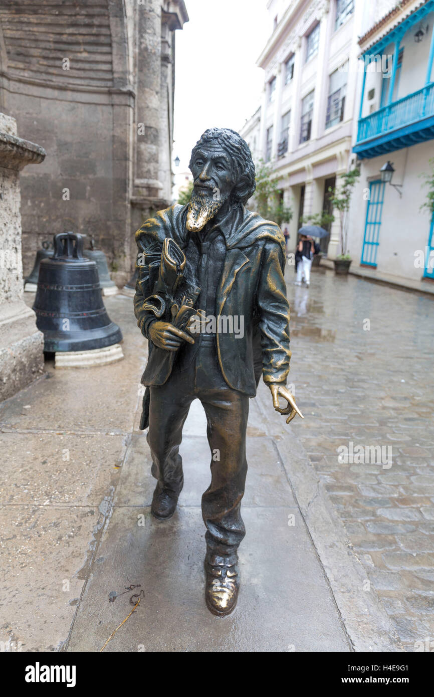 Caballero de París, Statue eines geistig verwirrten Mannes bekannt in die Stadt seit Jahren durch die Straßen Havanna, Bildhauerin José Villa Soberón, Plaza de San Francisco de Asis, historische Altstadt Havanna, Habana Vieja, Kuba, die großen Antillen gezogen, die Stockfoto