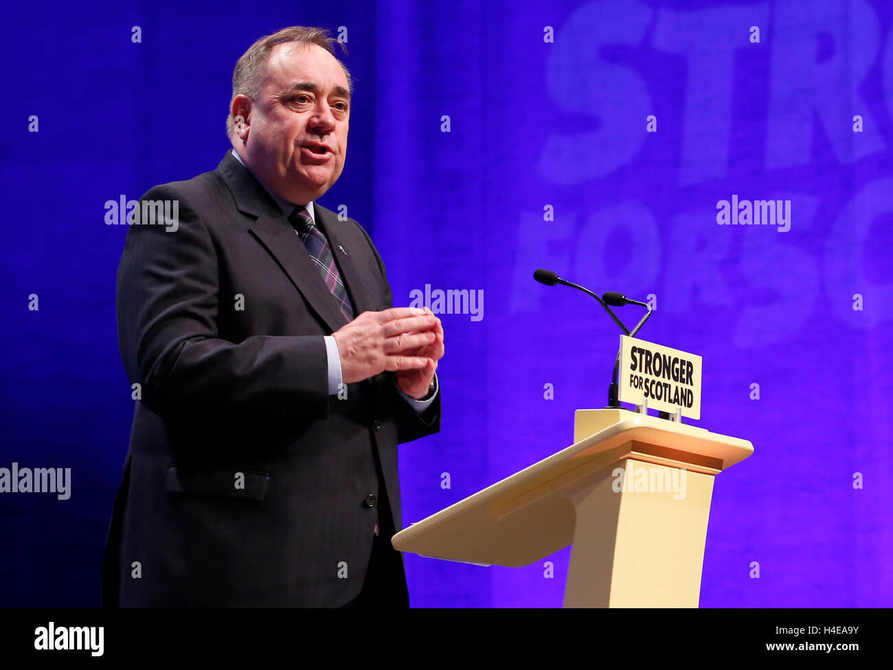 Ehemalige erste Minister Alex Salmond spricht auf der SNP-Konferenz in Glasgow. Stockfoto