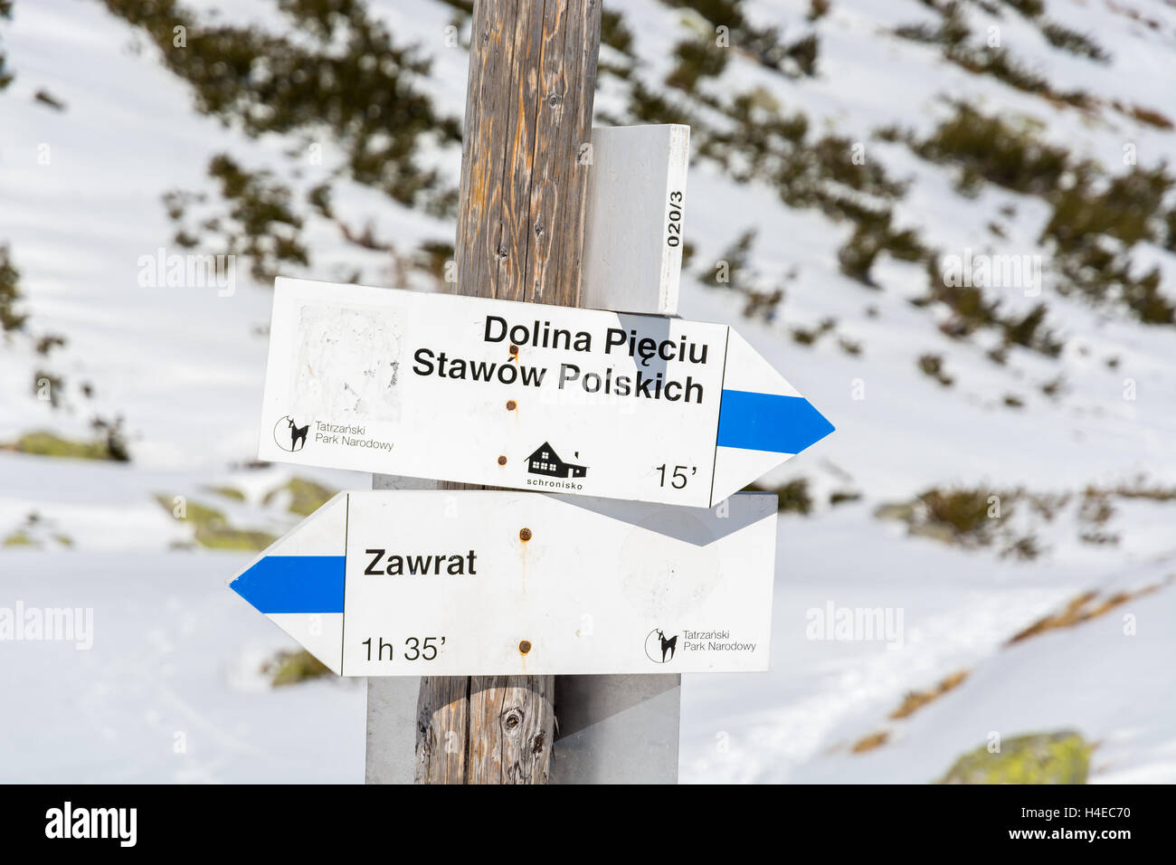 Mountain Trail anmelden mit Wegbeschreibungen und Wanderzeit 5-Seen-Tal, der Nationalpark Hohe Tatra, Polen Stockfoto