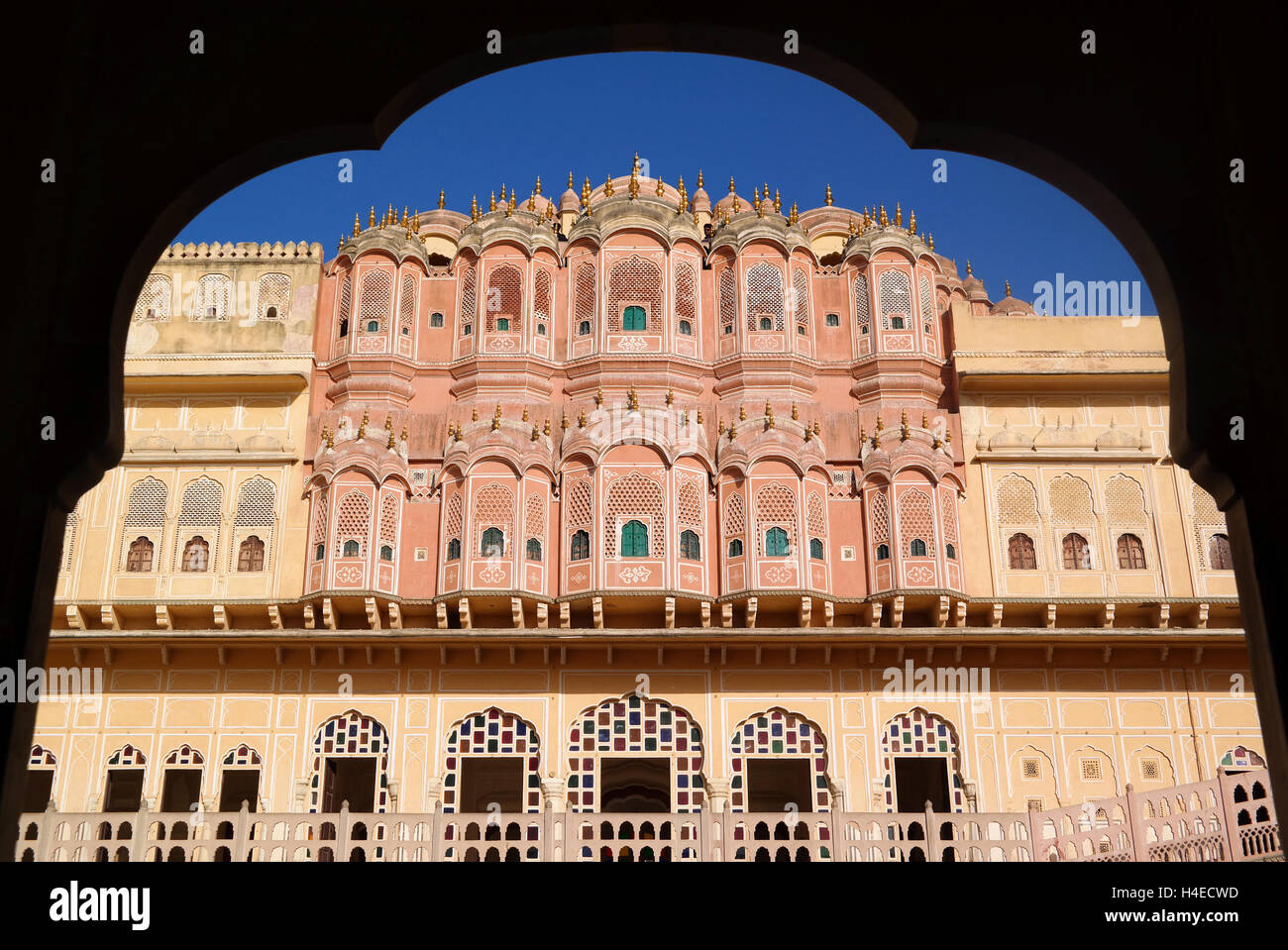 Eingang zum Hawa Mahal oder Palast der Winde, Jaipur, Indien Stockfoto