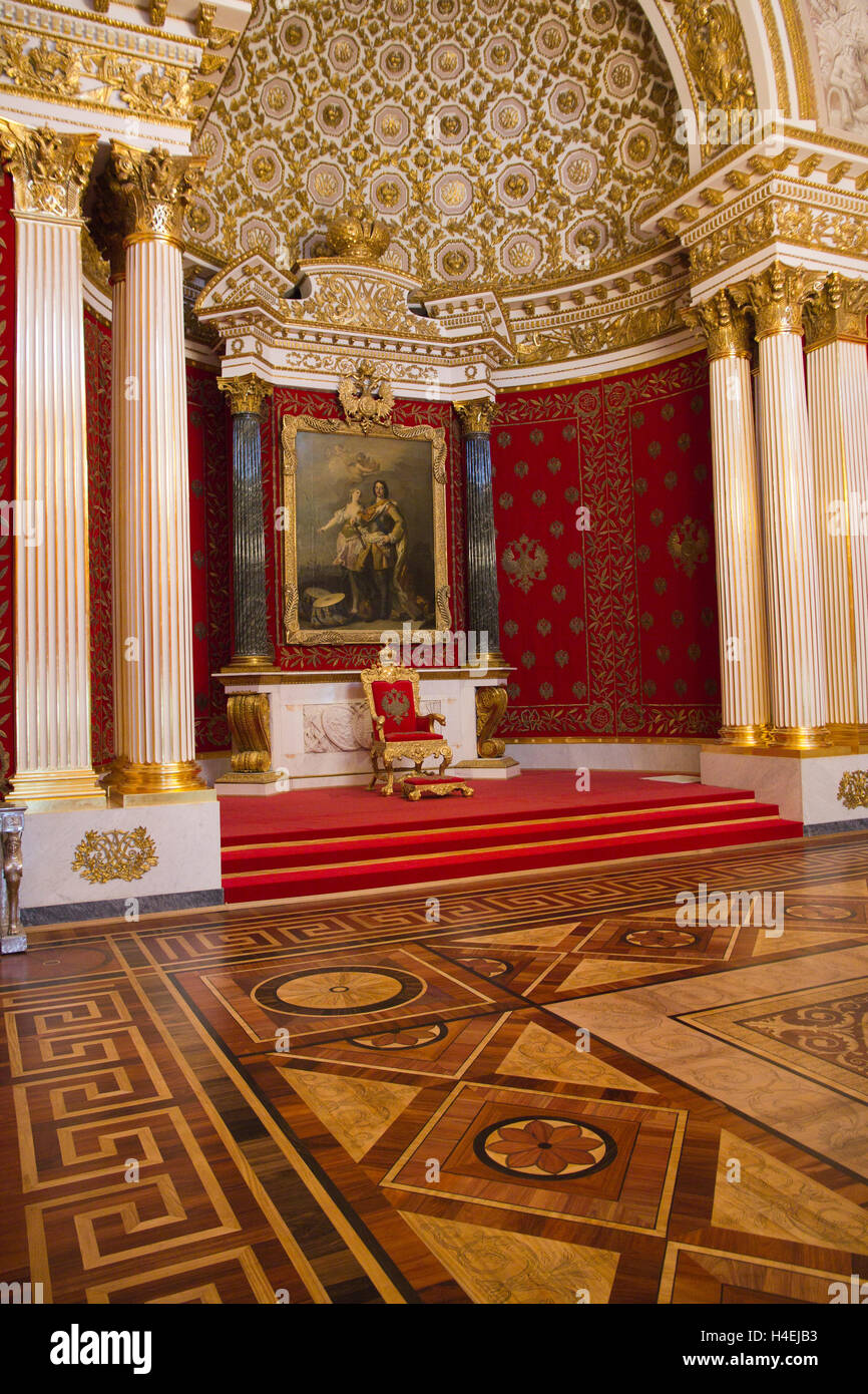 Die Gedenkhalle von Peter dem großen (auch bekannt als der kleine Saal des Thrones) in der Eremitage, St. Petersburg, Russland. Stockfoto