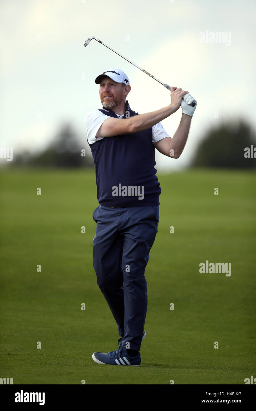 Schottlands Stephen Gallacher am 11. Loch tagsüber drei von The British Masters in The Grove, Chandler's Cross. PRESSEVERBAND Foto. Bild Datum: Samstag, 15. Oktober 2016. Vgl. PA Geschichte British GOLF. Bildnachweis sollte lauten: Steven Paston/PA Wire. Einschränkungen: Verwendung Beschränkungen unterworfen. Nur zur redaktionellen Verwendung. Keine kommerzielle Nutzung. Rufen Sie + 44 (0) 1158 447447 für weitere Informationen. Stockfoto