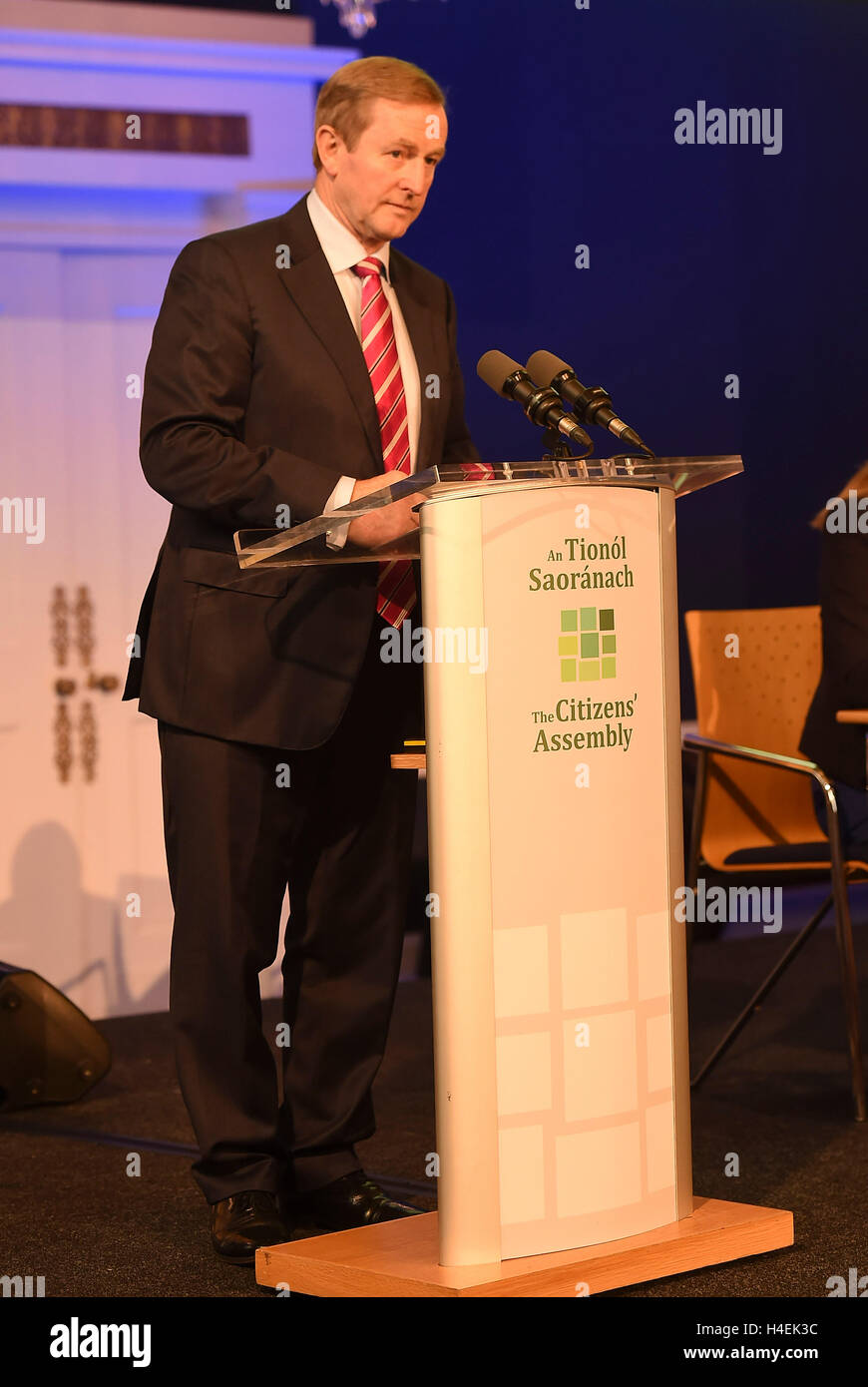 Taoiseach Enda Kenny spricht, während die CitizensâÂ€ Â™ Montage, einen Sonderausschuss eingerichtet, um über IrelandâÂ€ Â™s strenge Abtreibung Regime in Dublin Castle zu beraten. Stockfoto
