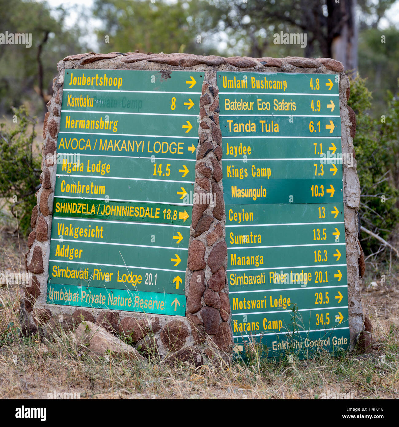 Wegweiser mit Safari Camps, Timbavati Game Reserve, Südafrika Stockfoto