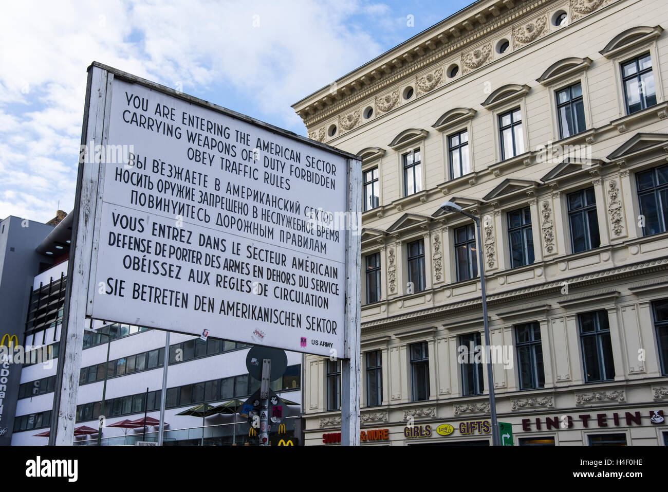 der Website-Checkpoint Charlie in Berlin Mitte Stockfoto