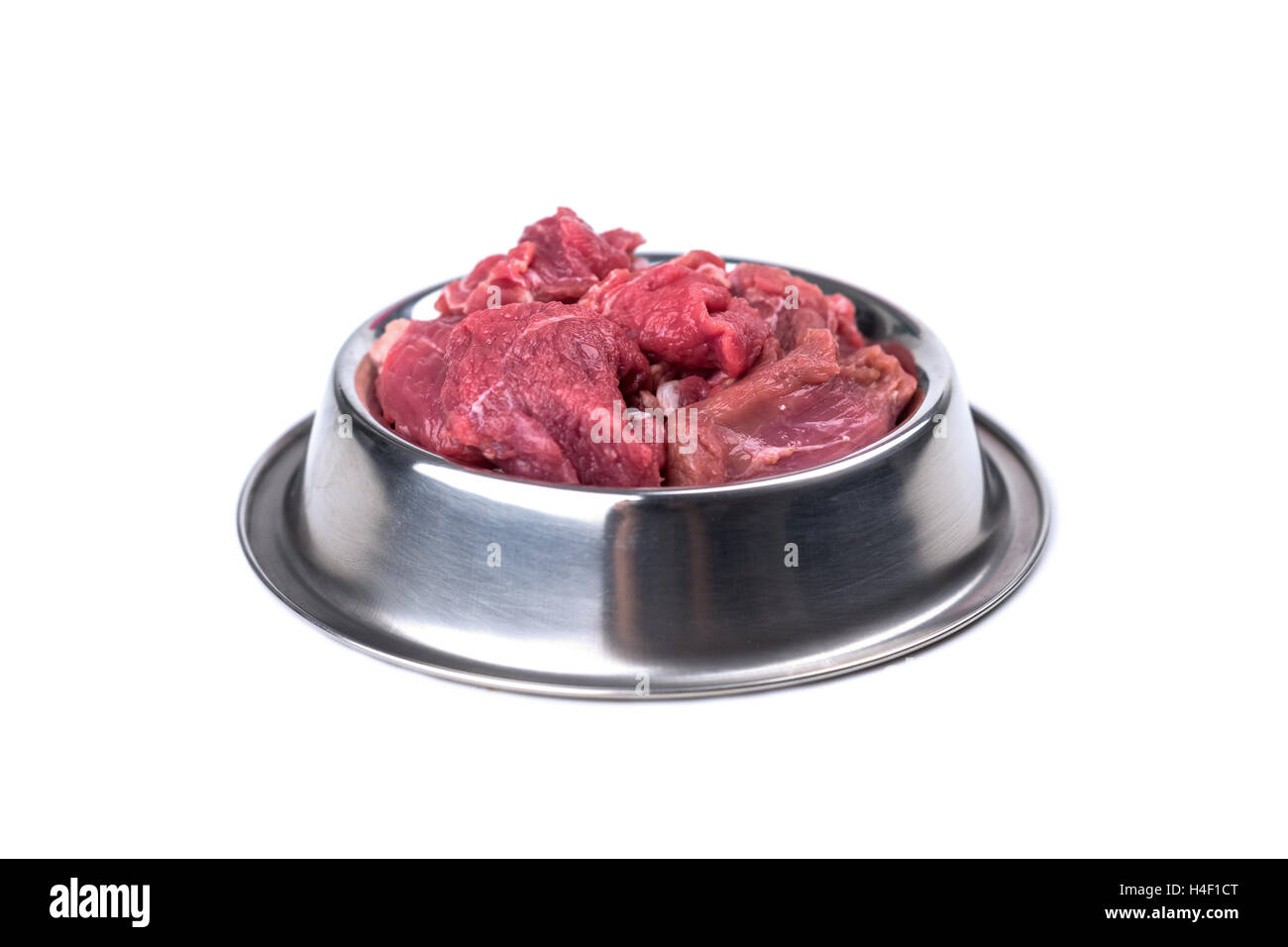 Doggy Schüssel mit Fleisch isoliert auf weiss Stockfoto