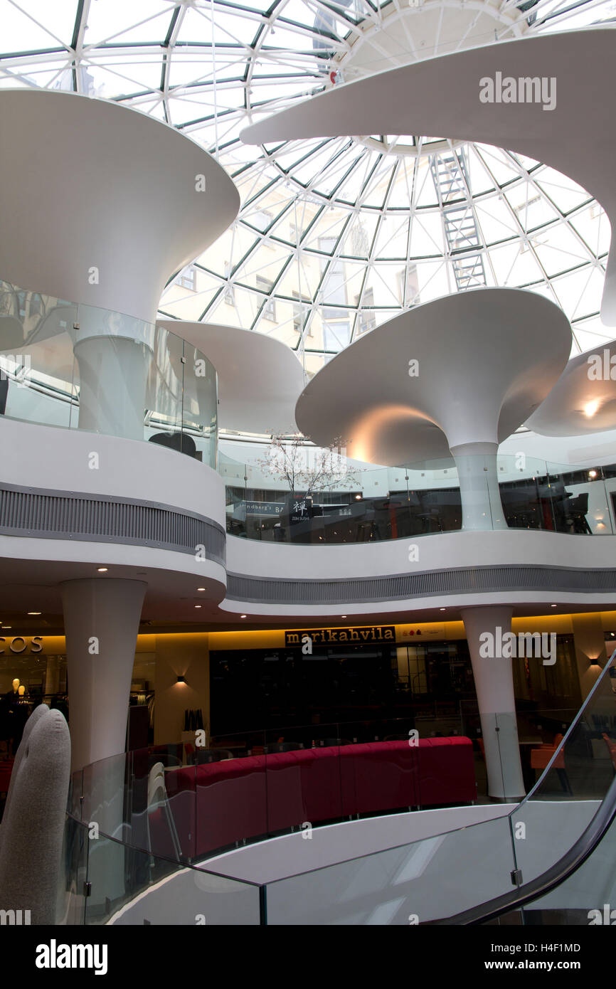 Galleria Esplanade in den Fashion District im Herzen von Helsinki verfügt über eine umfangreiche Auswahl an internationalen Marken. Stockfoto