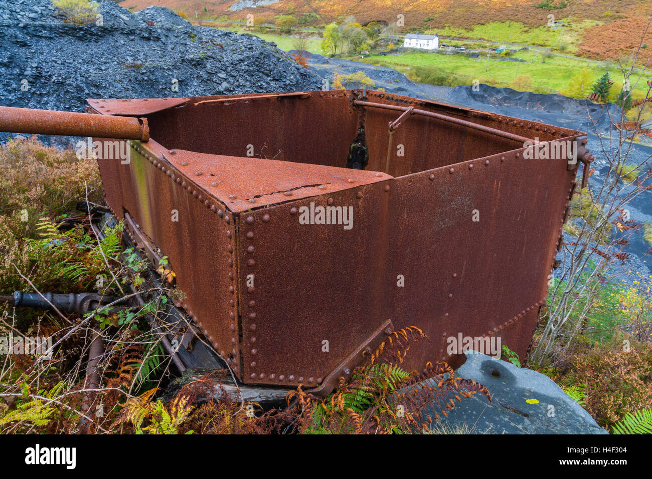 Alten Wasserhaushalt Steigung mit Tank. Stockfoto