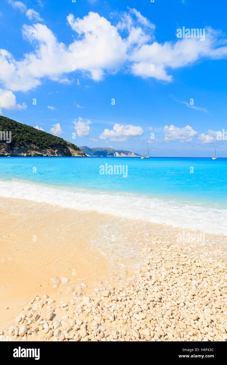 Paradies Myrtos Strand mit türkisfarbenem Meerwasser auf Kefalonia Island, Griechenland Stockfoto