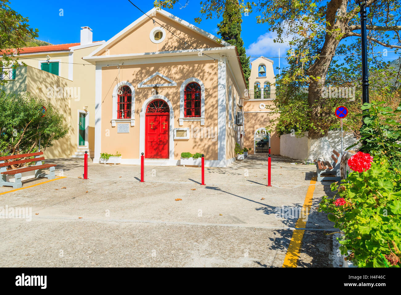 Typische griechische Kirche in Assos Stadt, Insel Kefalonia, Griechenland Stockfoto