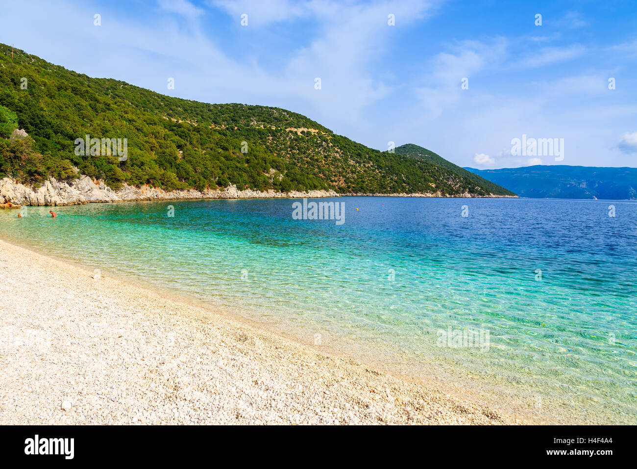 Schönen kristallklarem Wasser von Antisamos Beach auf der Insel Kefalonia, Griechenland Stockfoto