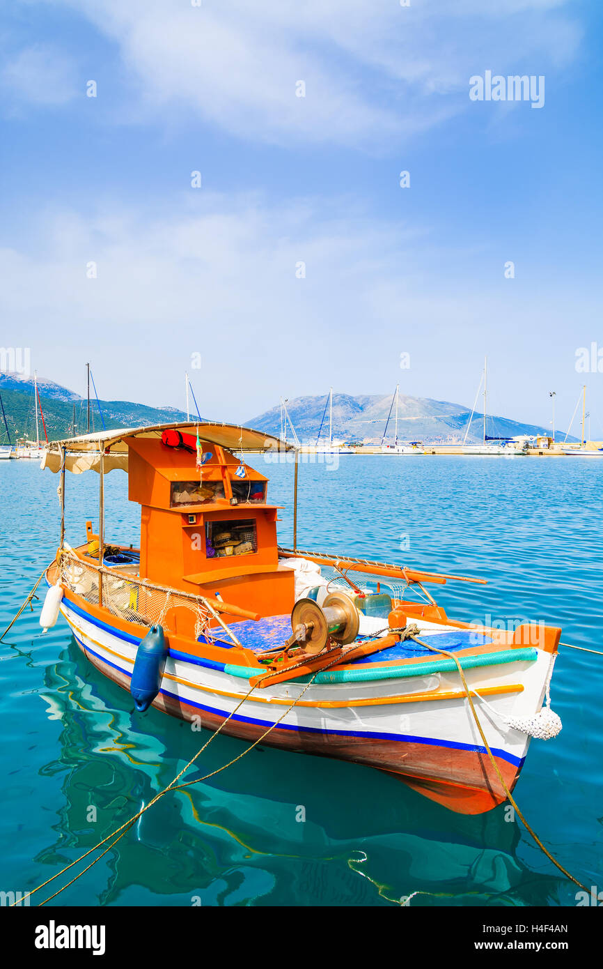 Traditionellen griechischen Fischerboot im Hafen von Sami Dorf auf der Insel Kefalonia, Griechenland Stockfoto