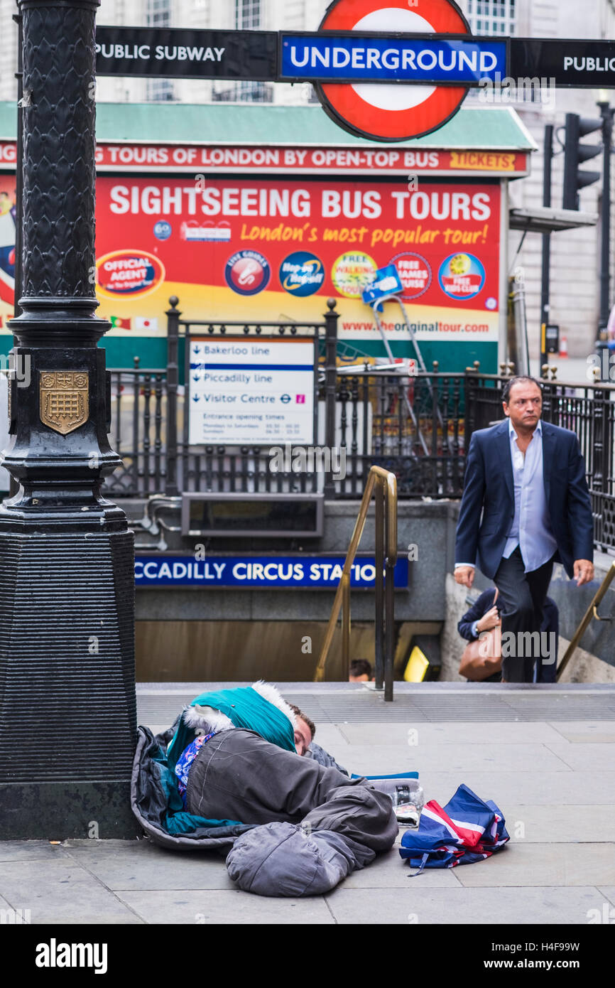 Rauhe Lagerschwelle, Piccadilly Circus, London, England, Vereinigtes Königreich Stockfoto