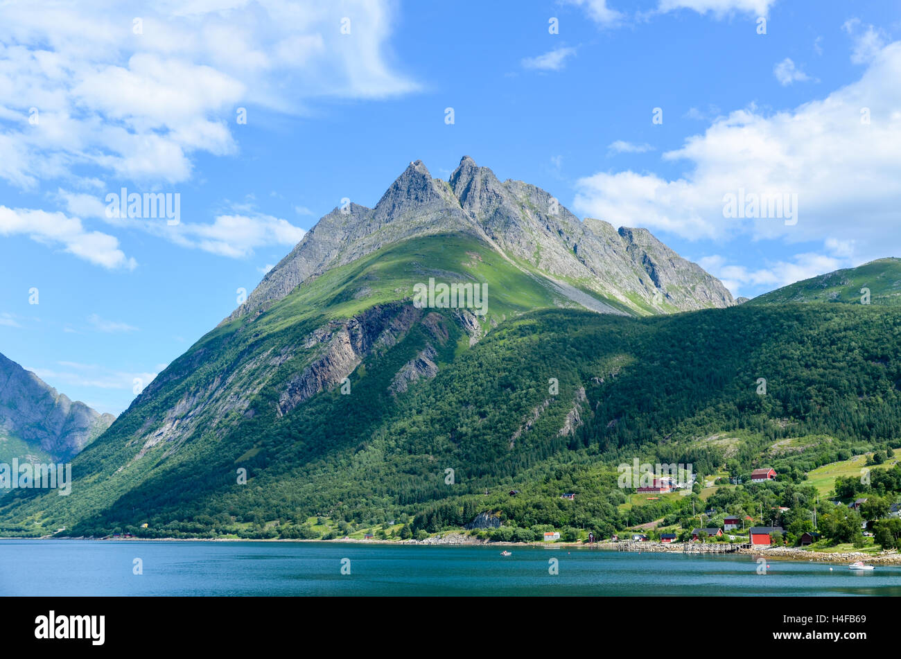 Nord-Norwegens Natur, Fjorde und Berge (Liatinden) Stockfoto