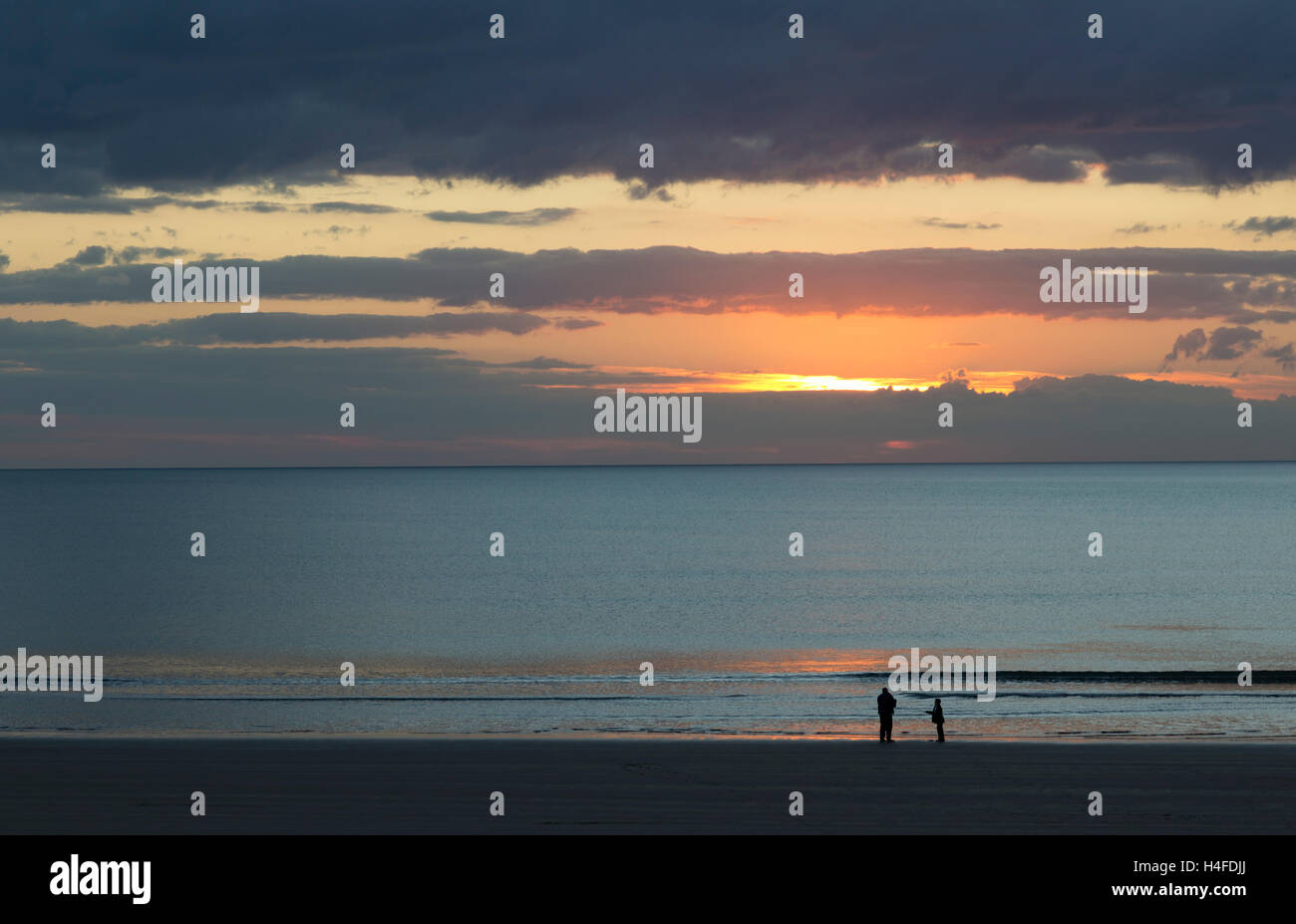 Sonnenuntergang über der britischen Küste, England, UK Stockfoto