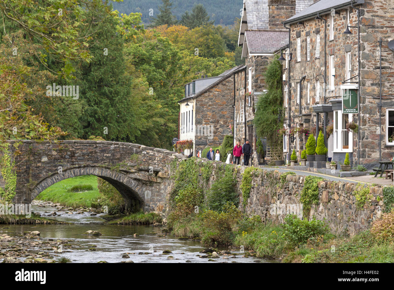 Die attraktive Dorf Beddgelert, Snowdonia National Park, North Wales, UK Stockfoto