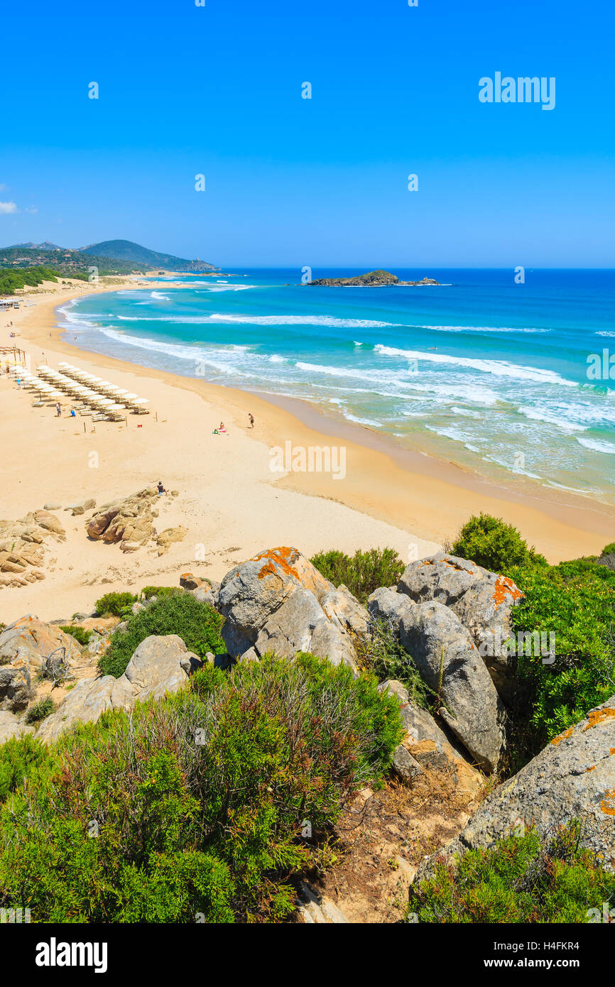 Blick auf Meer und Bucht auf Su Guideu Strand, Insel Sardinien, Italien Stockfoto
