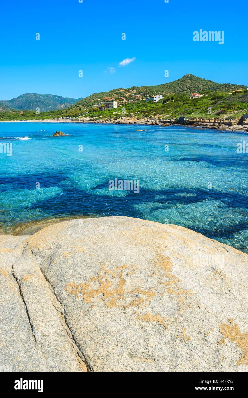 Azurblaue Meerwasser auf Campolungo Traumstrand, Insel Sardinien, Italien Stockfoto