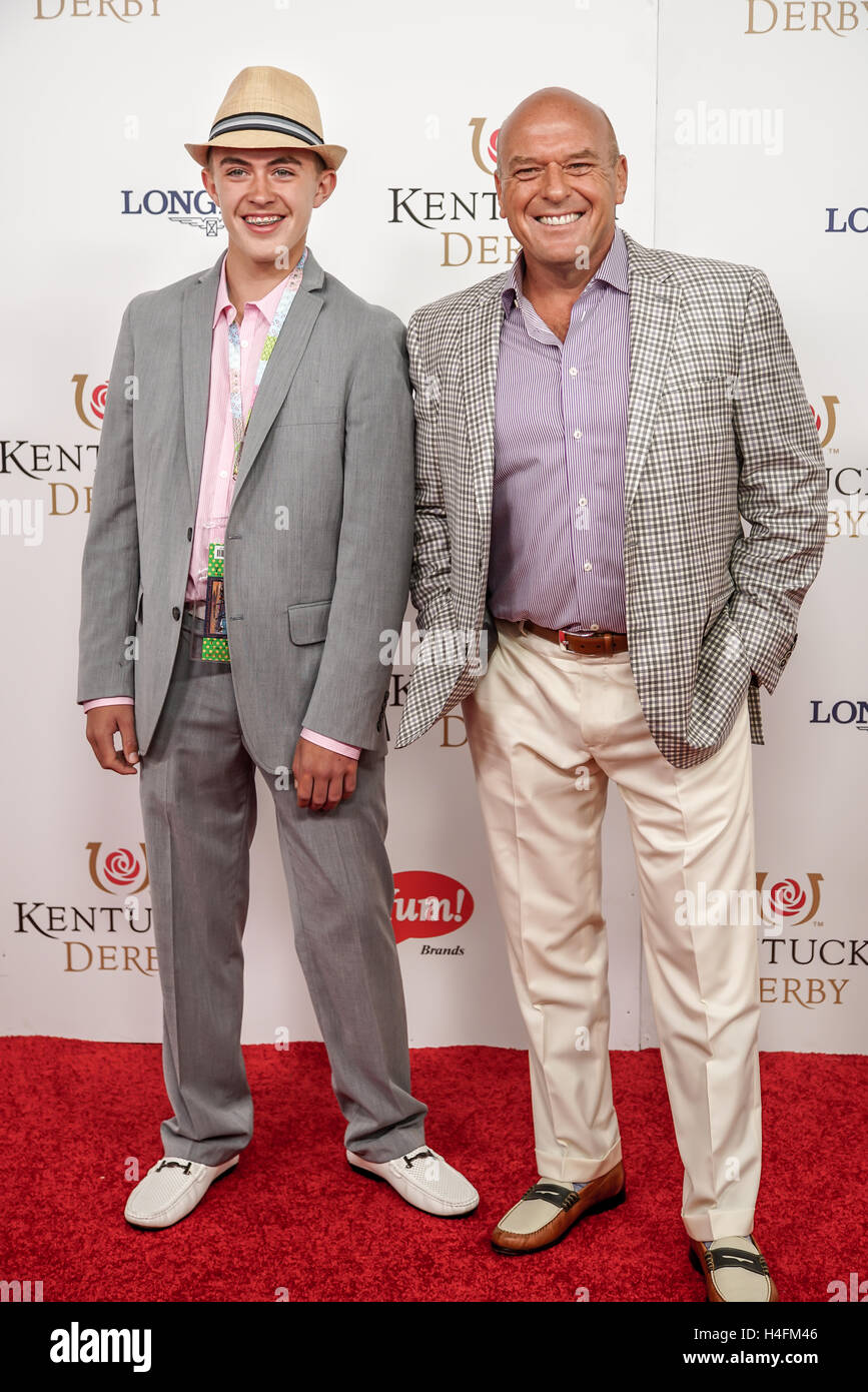 Dean Norris von Breaking Bad TV-Show, Max Norris Lavendel kurz und rosa Hemd. Stockfoto