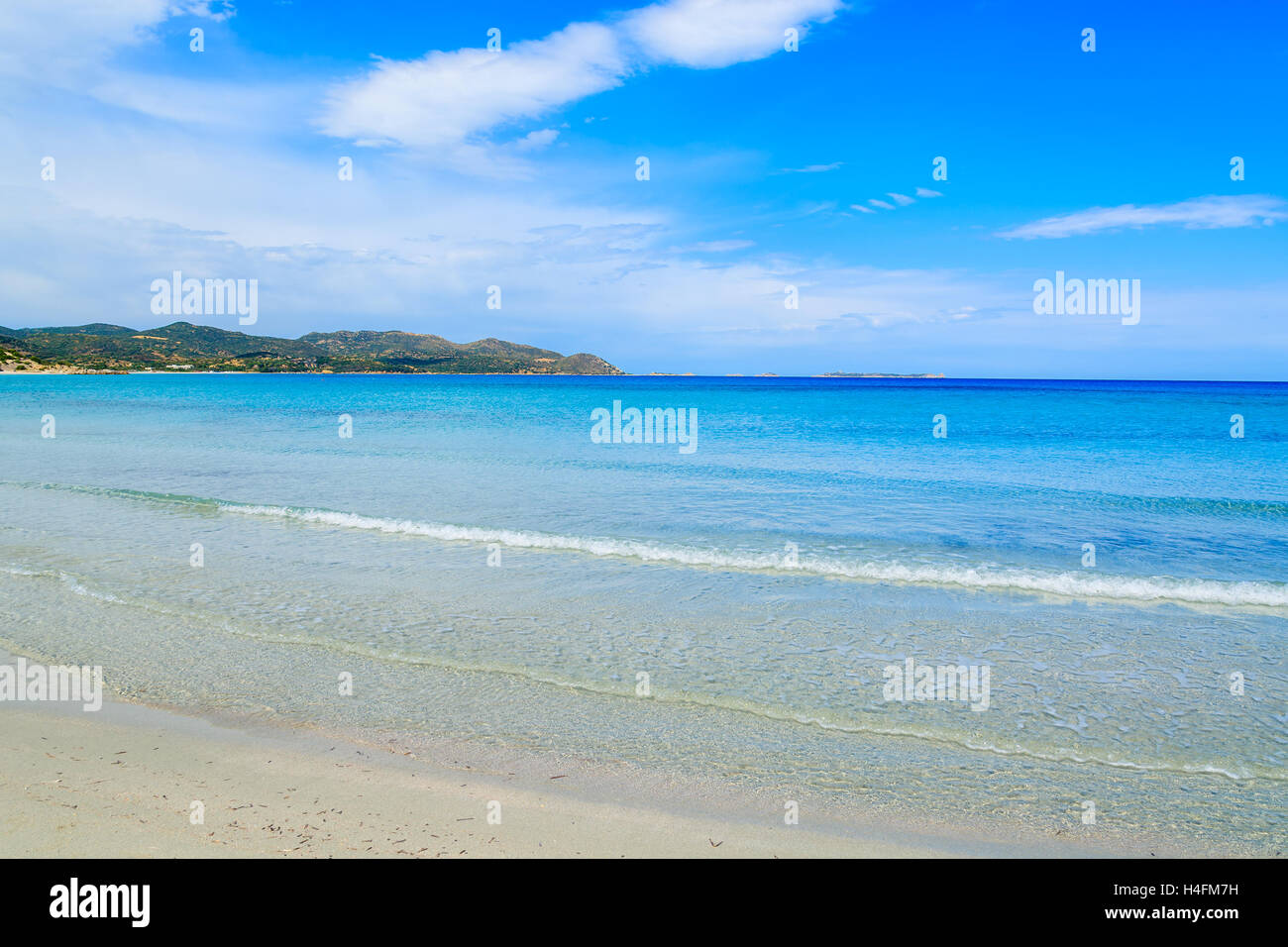 Meerwelle am Strand von Porto Giunco Strand, Insel Sardinien, Italien Stockfoto
