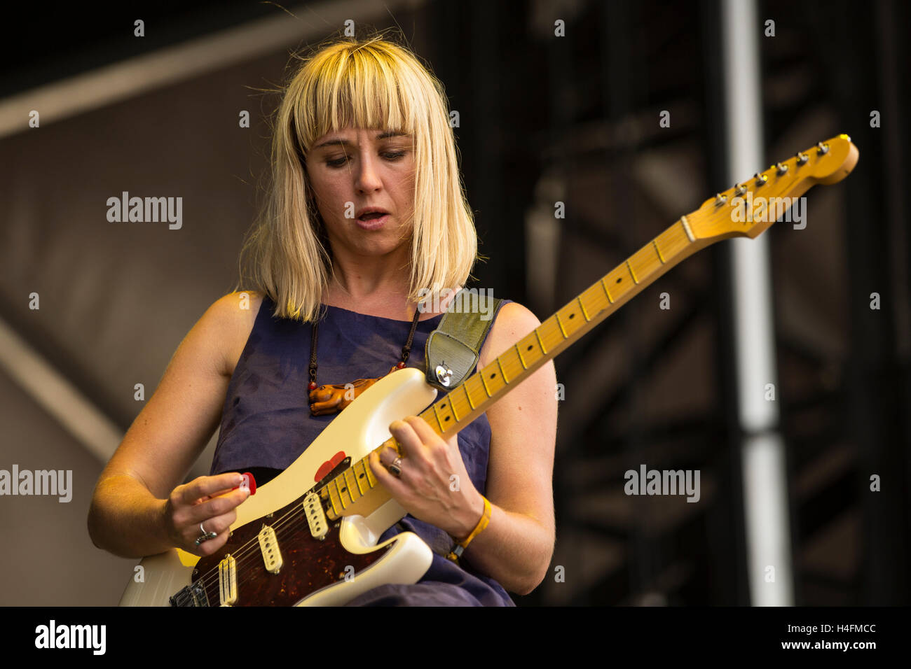 Rhiannon "Nordic" Bryan von The Joy Formidable führt am ersten Tag der Sloss Fest in Birmingham, Alabama Stockfoto