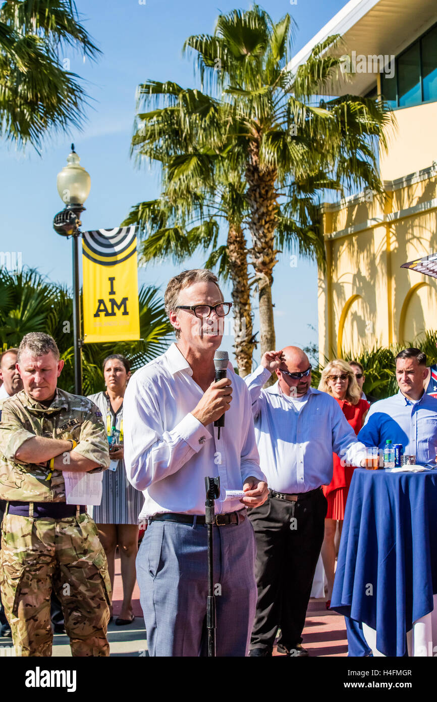 Dave Prodger, ihrer Majestät Generalkonsul in Florida, spricht das Publikum während einer besonderen Empfang zu Ehren der britischen Athleten. Der Empfang fand am 9. Mai 2016 bei Invictus Games bei ESPN Wide World of Sports Complex in Orlando, Florida. Stockfoto