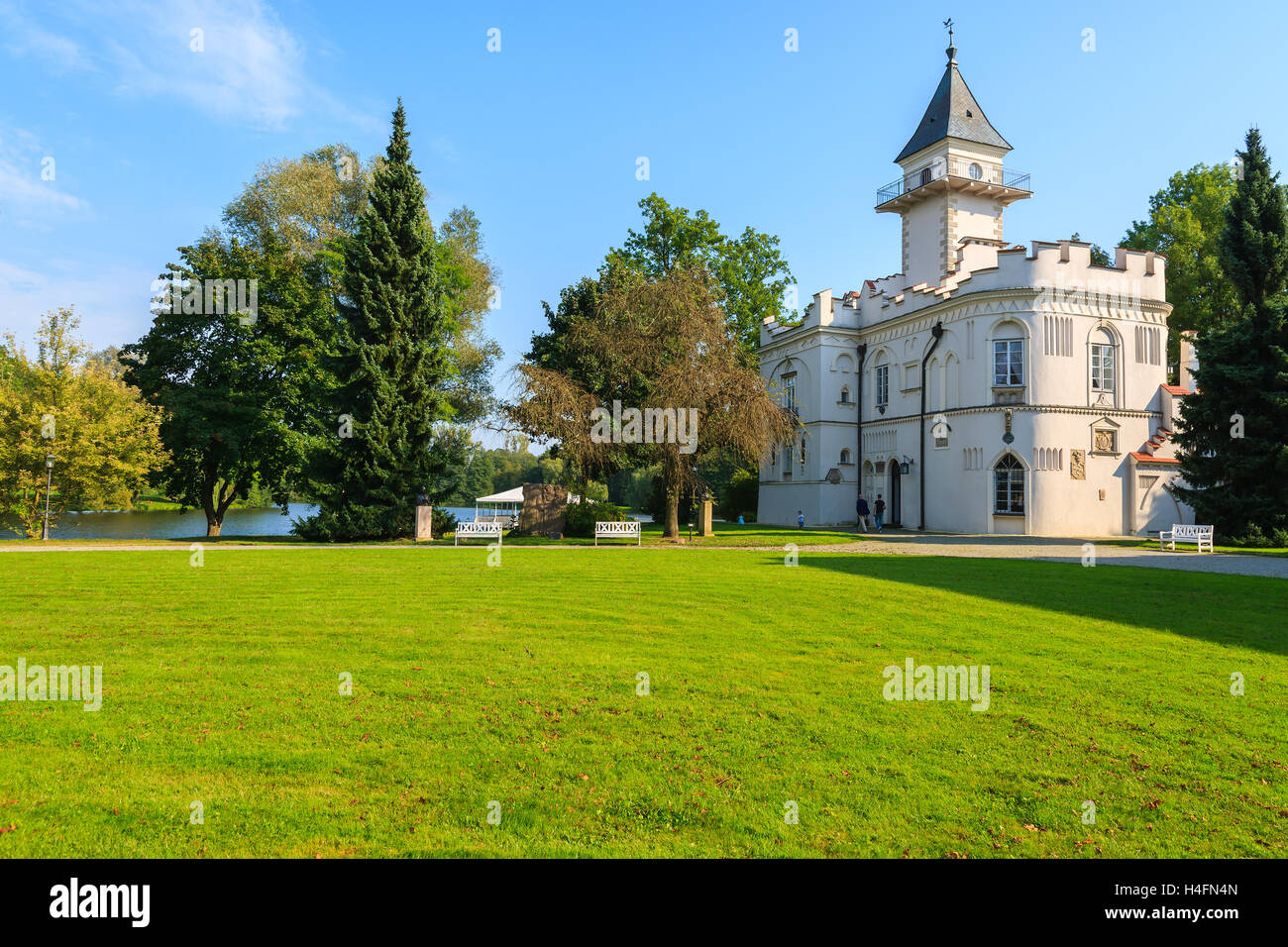 Schöner Palast in Radziejowice Dorf in der Nähe von Warschau, Polen Stockfoto