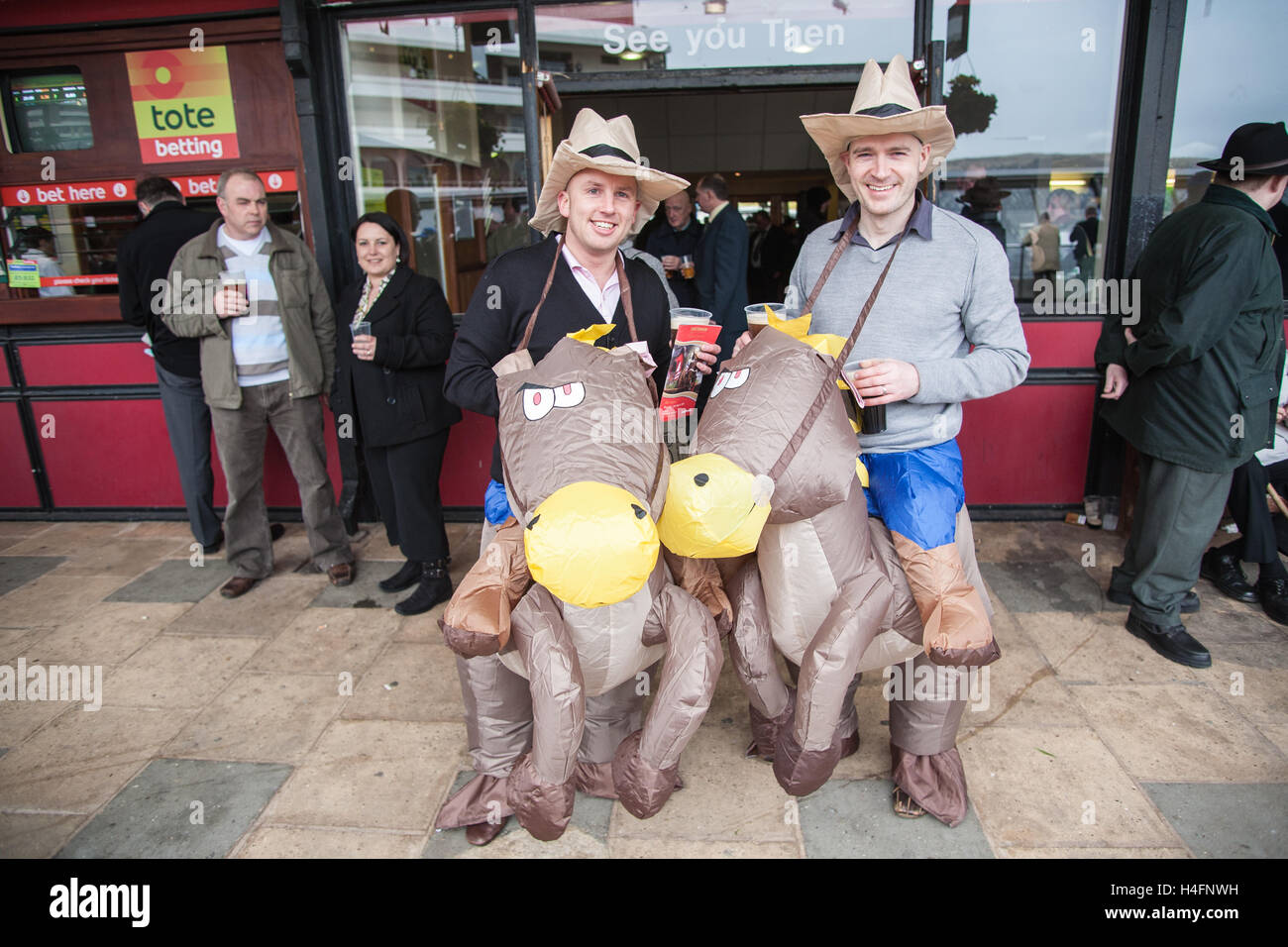 Cheltenham Festival-Horse-Racing-Event veranstaltet jedes Jahr im März. National Hunt Race Meeting über Sprünge, Hürden, Zäune, England. U.K Stockfoto