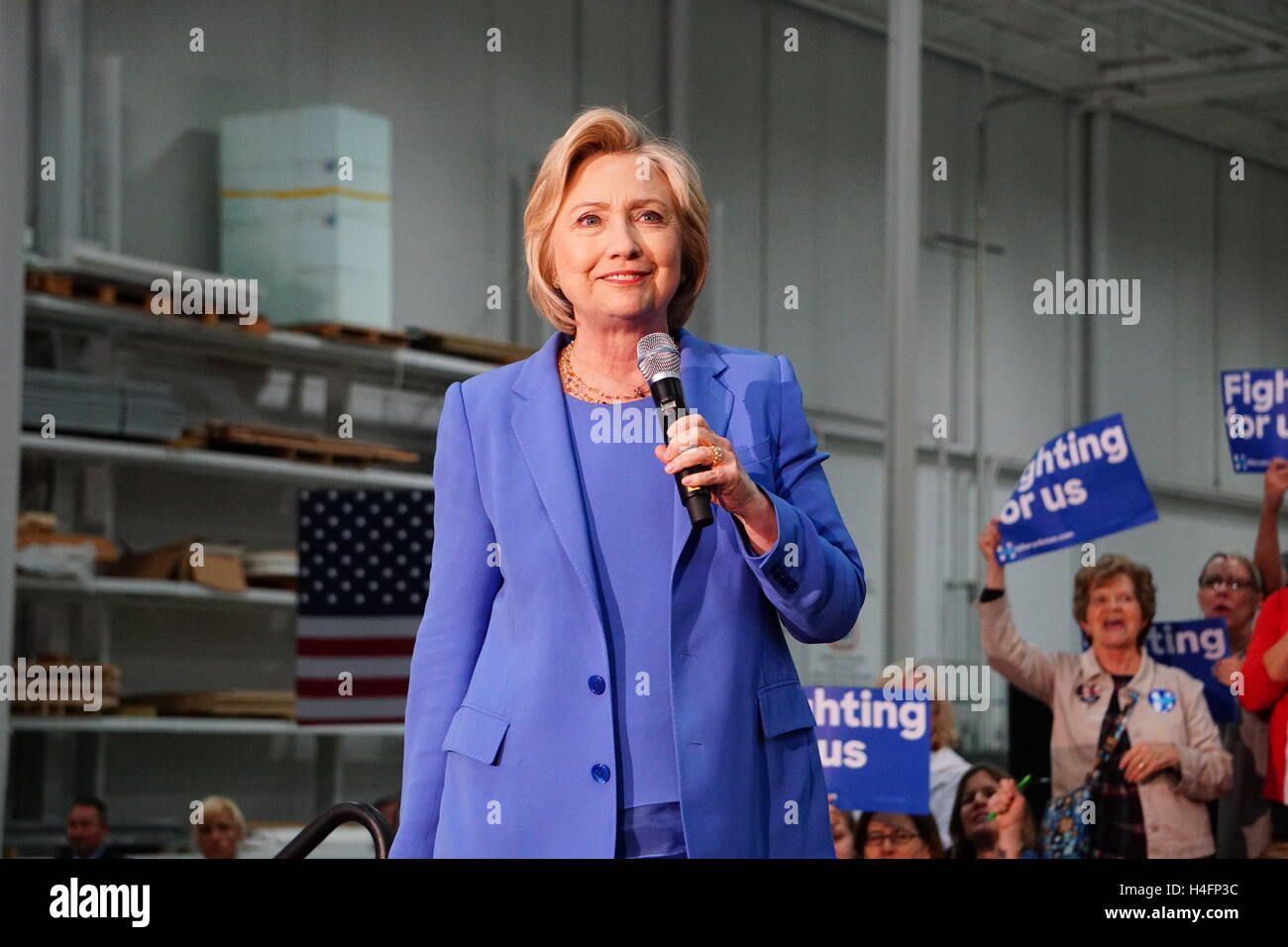Demokratischen Präsidentschafts Kandidat Hillary Clinton spricht während einer Kundgebung am 15. Mai 2016 in Louisville, Kentucky. Stockfoto