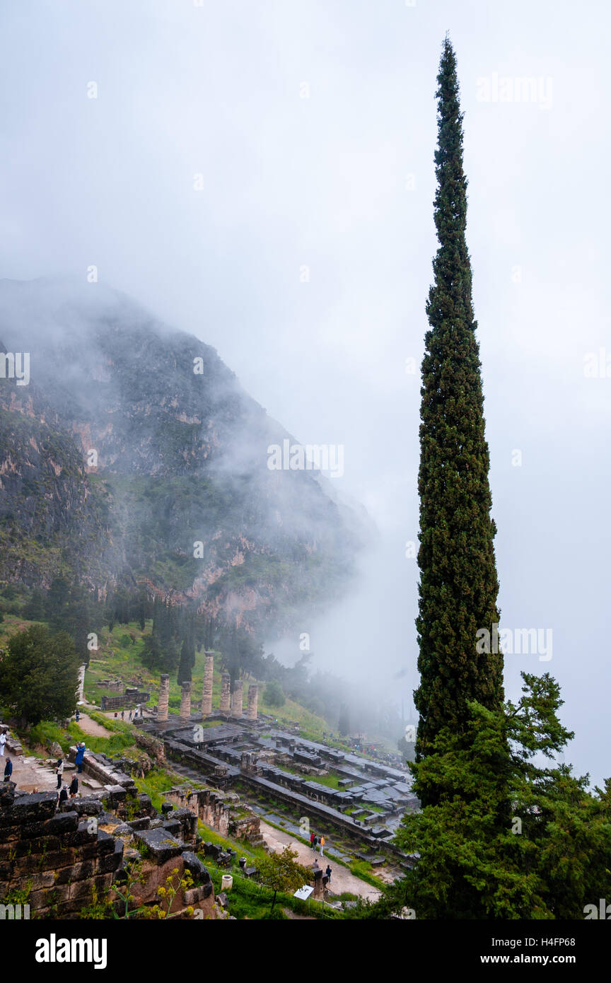 Delphi, Griechenland. In der griechischen Mythologie die Website des Delphischen Orakels. Tempel des Apollo. Stockfoto
