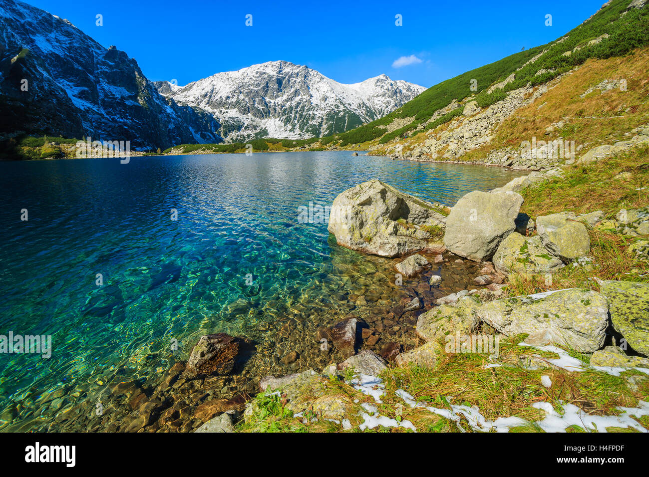 Czarny Staw Alpensee in herbstlichen Farben, hohen Tatra, Polen Stockfoto