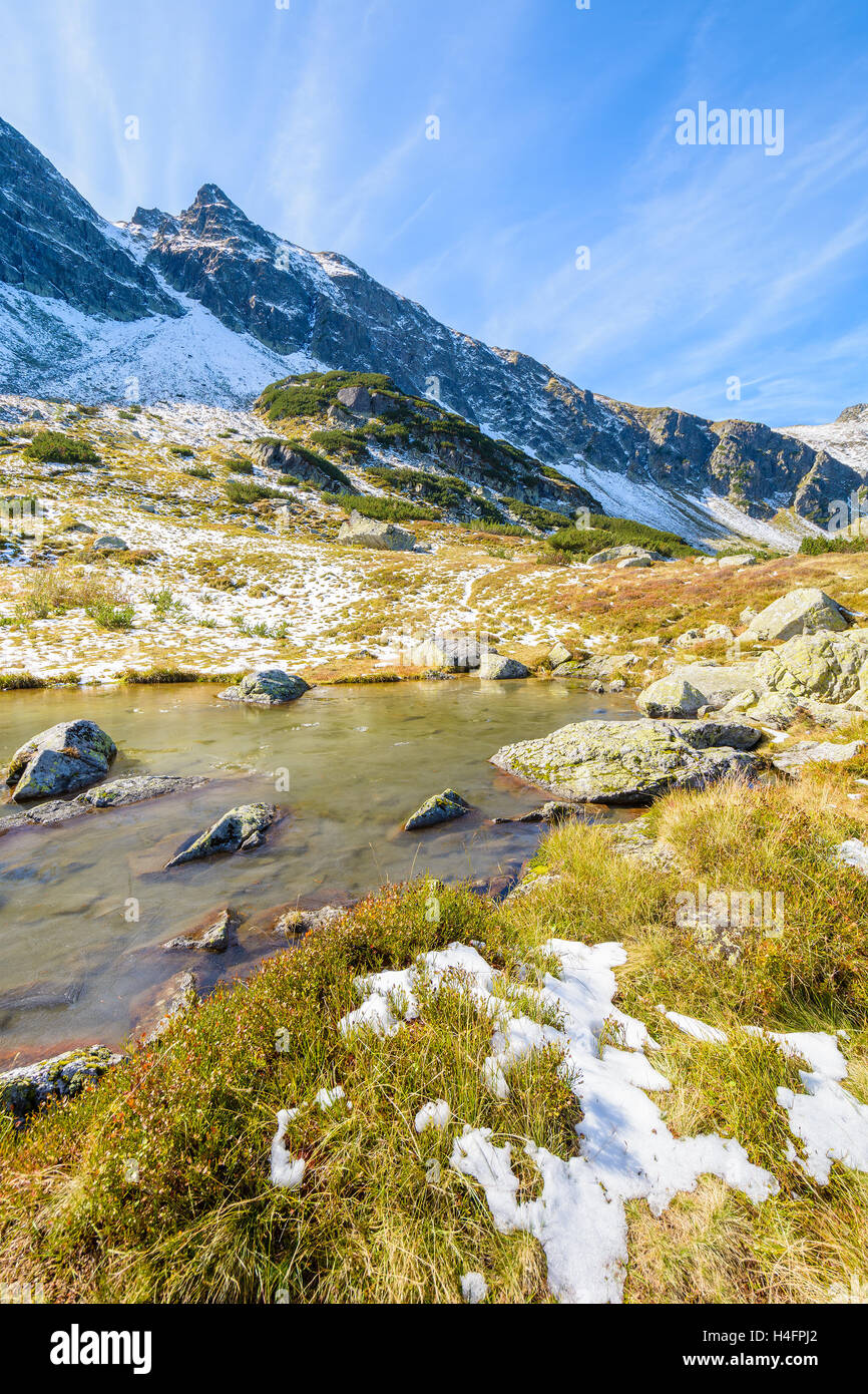 Eingefroren Alpensee im Gasienicowa-Tal in der Herbstsaison, hohen Tatra, Polen Stockfoto