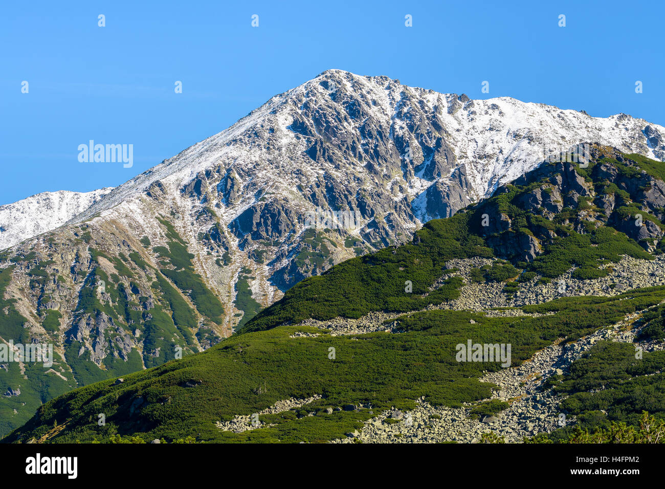 Berge, bedeckt mit Neuschnee im Gasienicowa Tal, hohe Tatra, Polen Stockfoto