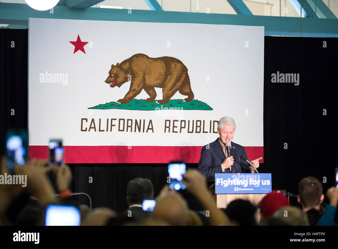 Ex-Präsident Bill Clinton Kampagnen für Präsidenten hoffnungsvollen Hillary Clinton Mittwoch, 4. Mai 2016 im Balboa Park Club in San Diego, Kalifornien. Stockfoto