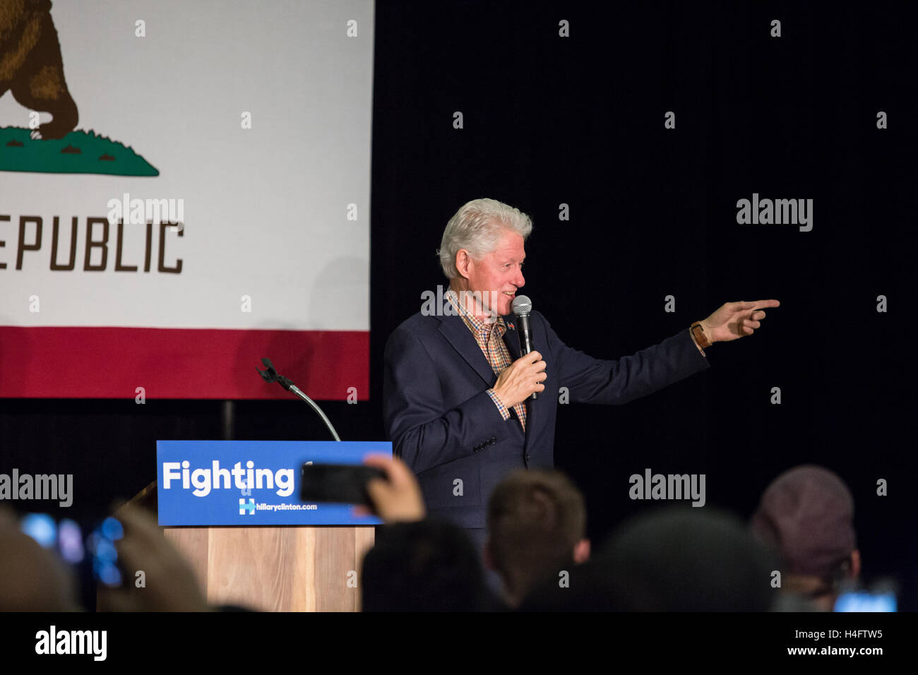 Ex-Präsident Bill Clinton Kampagnen für Präsidenten hoffnungsvollen Hillary Clinton Mittwoch, 4. Mai 2016 im Balboa Park Club in San Diego, Kalifornien. Stockfoto