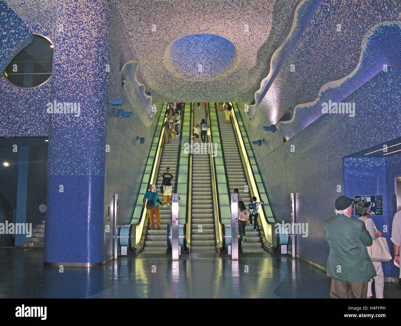 Entworfen von der spanischen Firma Oscar Tusquets Blanca Toledo Kunst-Station wurde im September 2012 eröffnet Stockfoto