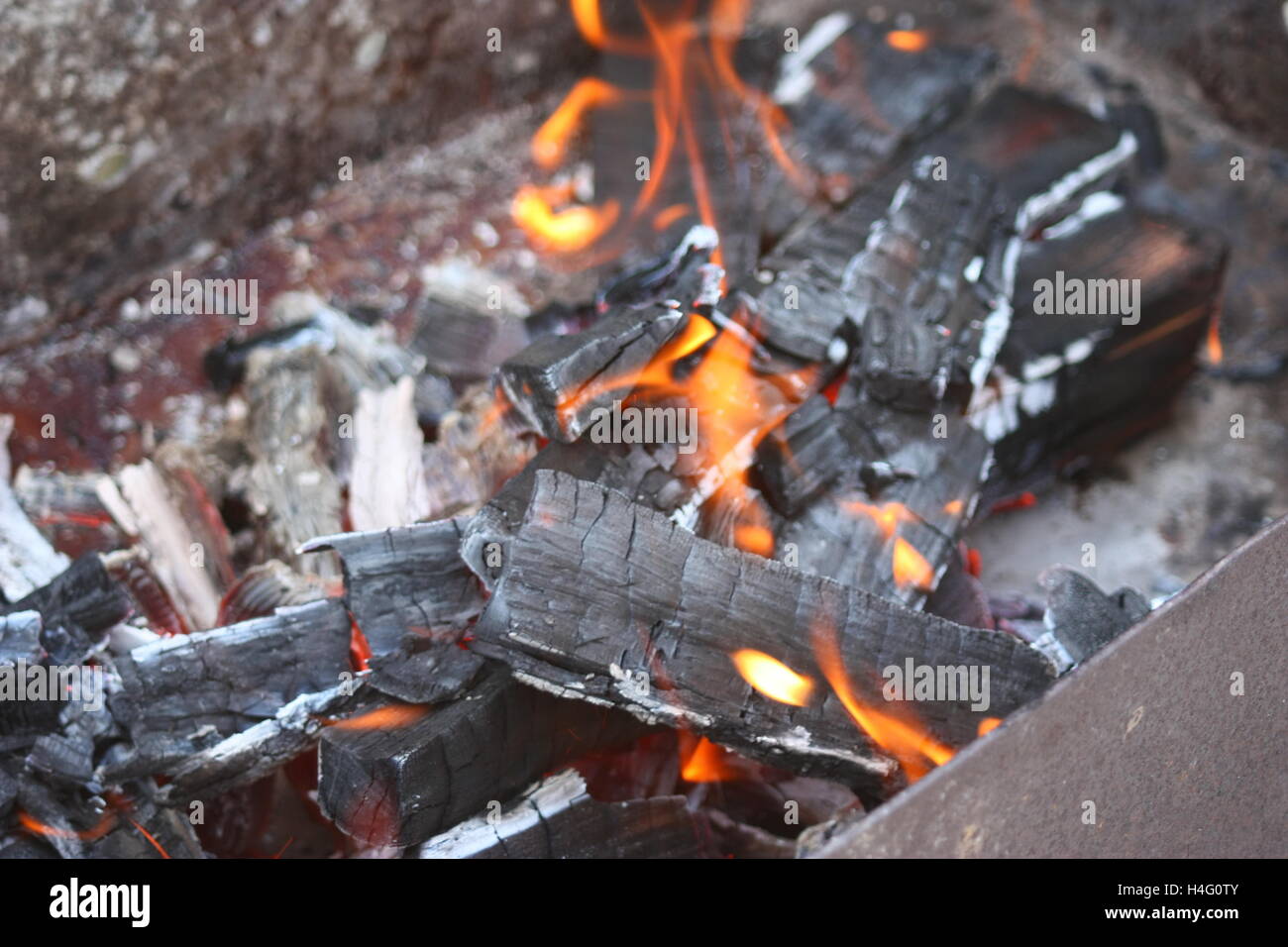 Grill Feuer hautnah. Stockfoto