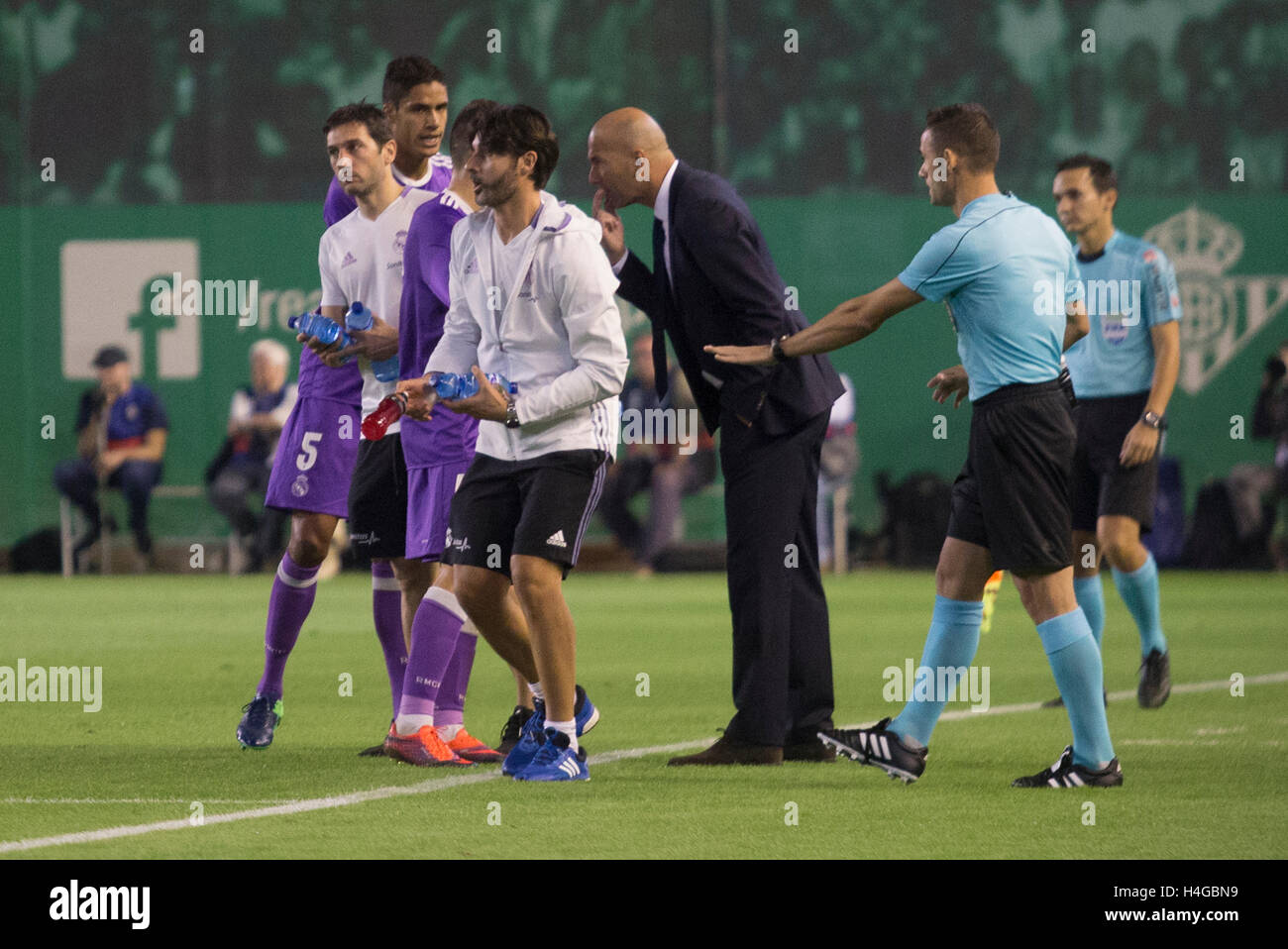 Sevilla, Spanien. 15. Oktober 2016. Zidane während des Spiels zwischen Real Betis B. Vs Real Madrid im Rahmen der Primera División im Estadio Benito Villamarin am 15. Oktober 2016 in Sevilla Foto von Ismael Molina / Foto Media Express/Alamy Live News Stockfoto