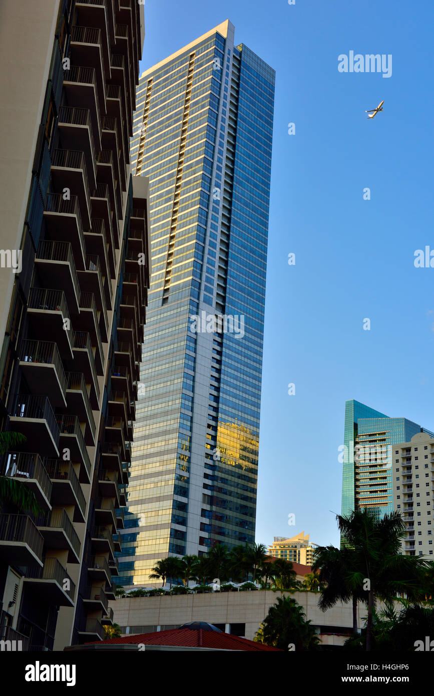 Hohes Gebäude (Brickell Bay Towers Condo Association und der HSBC Bank) Miami, Florida Stockfoto