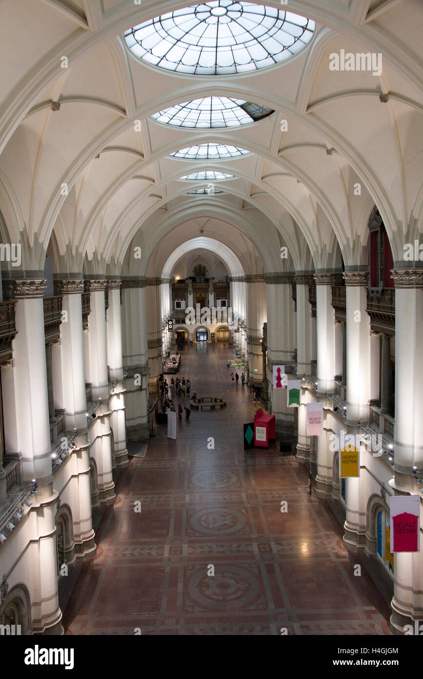 Die immense 406-Fuß-langen Haupthalle an das nordische Museum ist gesäumt mit Marmorsäulen und gekrönt von einer hohen gewölbten Decke. Stockfoto