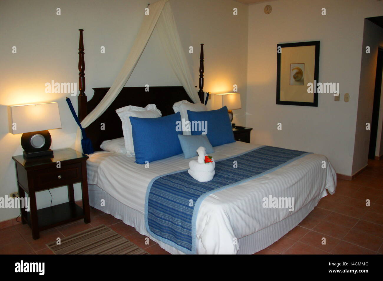 Hotelzimmer in Blautönen. Dreams La Romana Resort &amp; Spa. Bayahibe, La Provinz Altagracia, Dominikanische Republik, Karibik. Stockfoto
